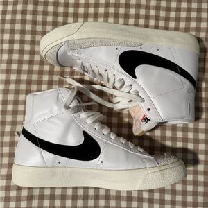 Nike White and Black High-Top Blazers women’s 7.5 EUC